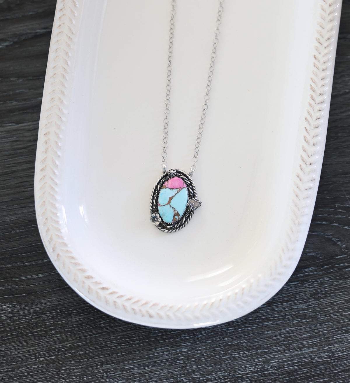 Cotton Candy Detailed Border Pig Necklace